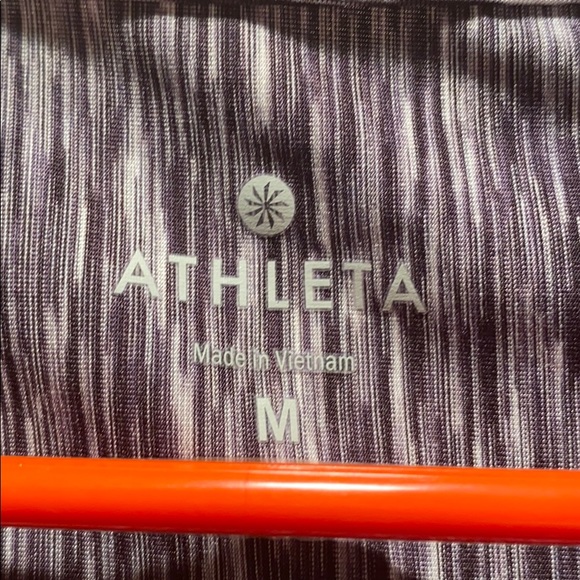 COPY - ATHLETA WOMEN Sports top - Picture 2 of 9
